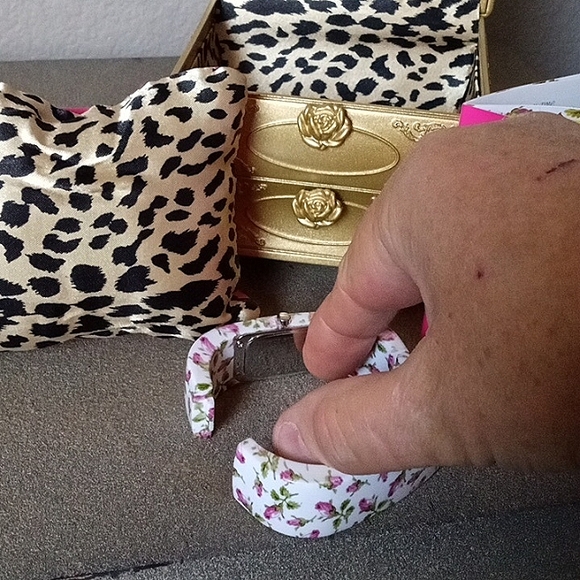 Vintage! BETSEY JOHNSON Resin Pink Rose Print Hinged Bangle Watch. New Battery!